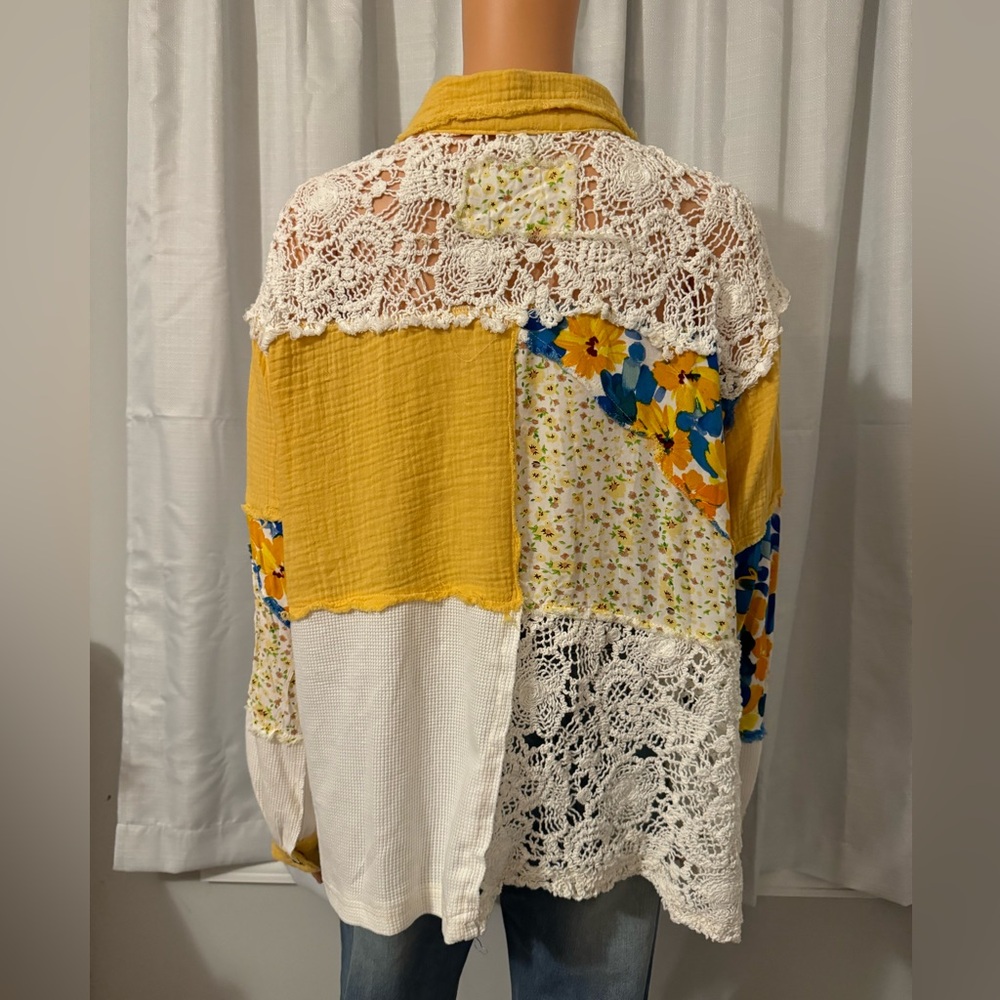 Cool POL size S yellow white blue floral oversized button up long sleeve shirt - Picture 6 of 6